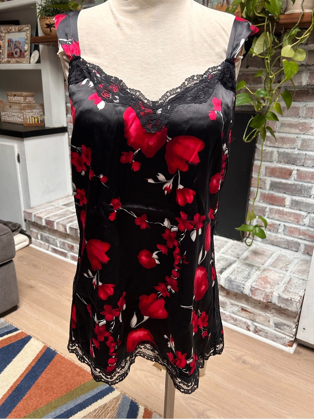 WHBM romantic rose silk blend black floral cami women top size Large lace accent
